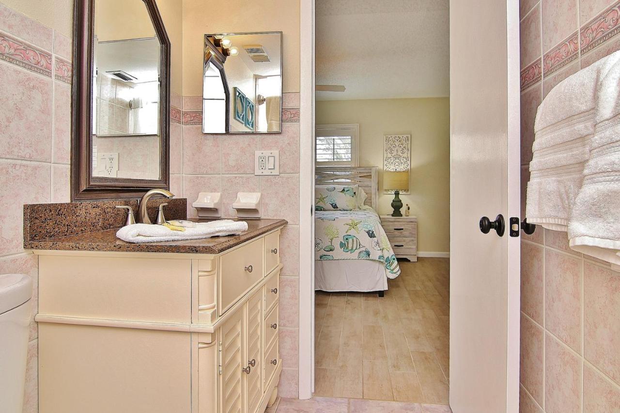 The Pointe 104 Apartment *