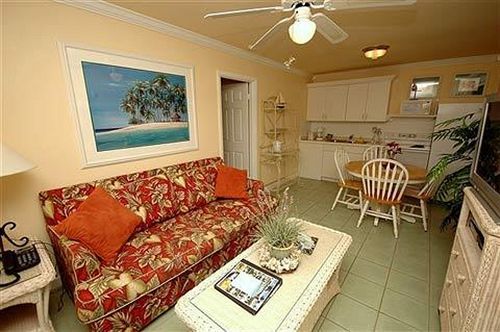 Tradewinds By Resortquest Hotel