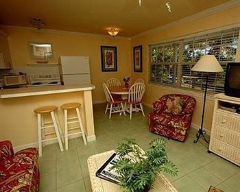 Tradewinds By Resortquest Hotel