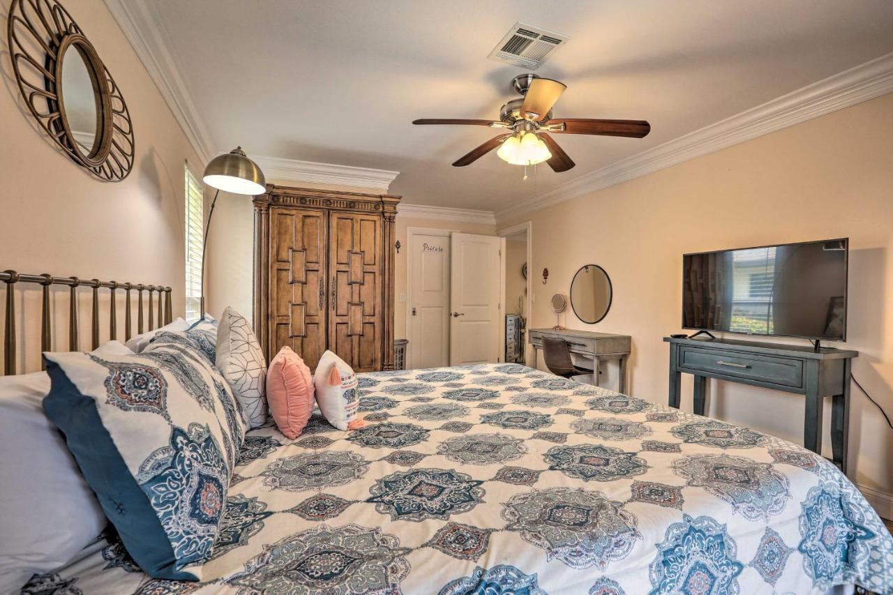 Holiday home Private Pool And Covered Patio Haven!