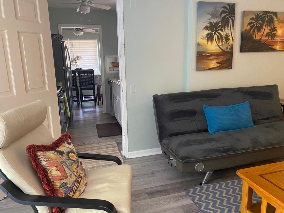 Resort Option1 3 Bedroom House Only Option2 Studio Cottage Only Option3 House Plus Cottage Fenced Backyard Private Patio Areas Grill Firepit Plenty Parking! Quick Access 10 Min To Beach Airport Delray West Palm Lake Worth Beach
