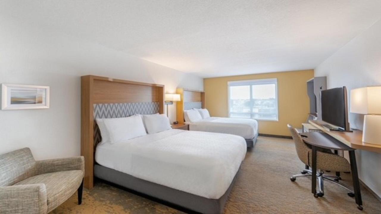 Hotel & - - Wells Rd. Orange Park