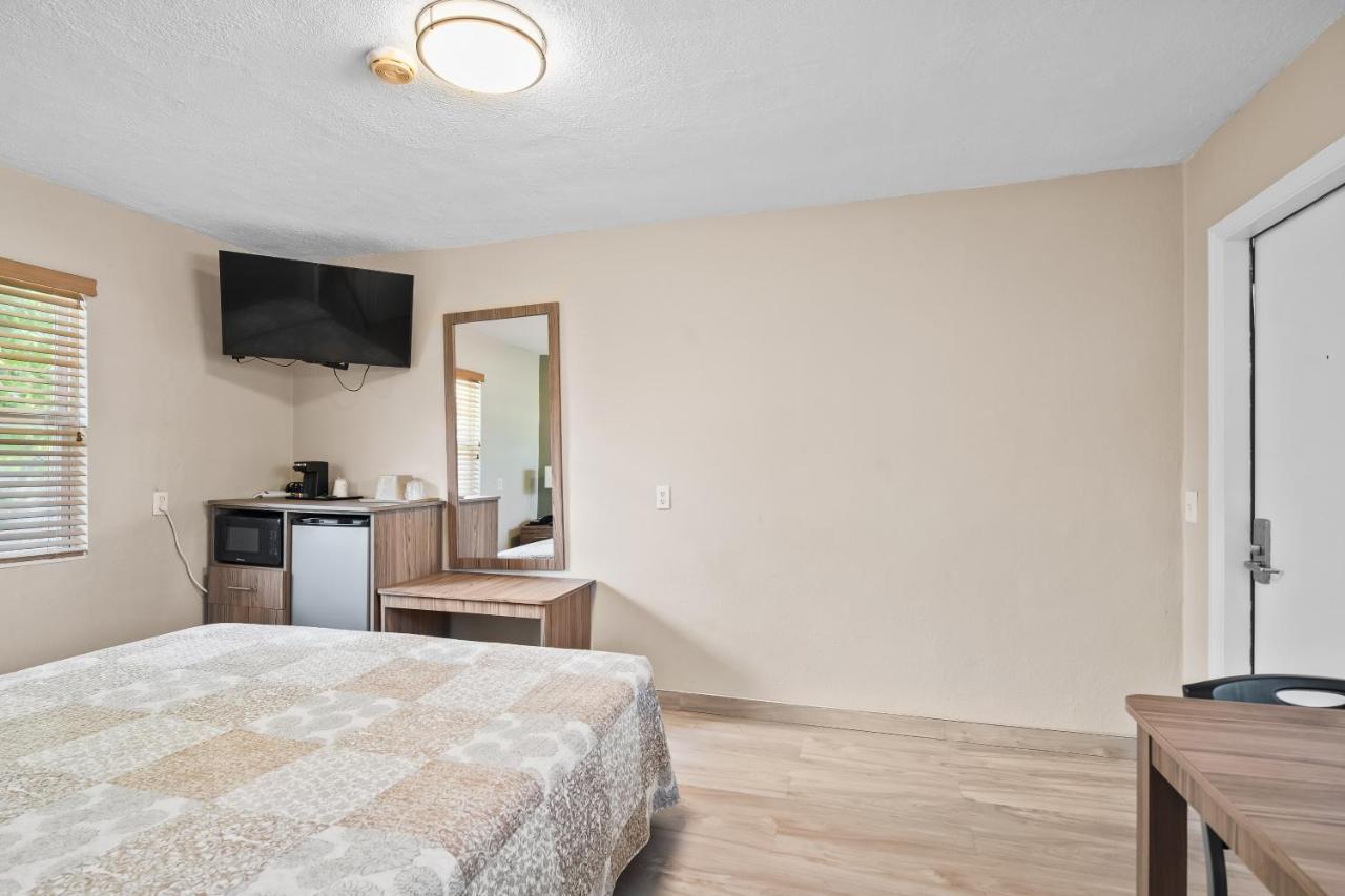 Tamiami 2* Naples