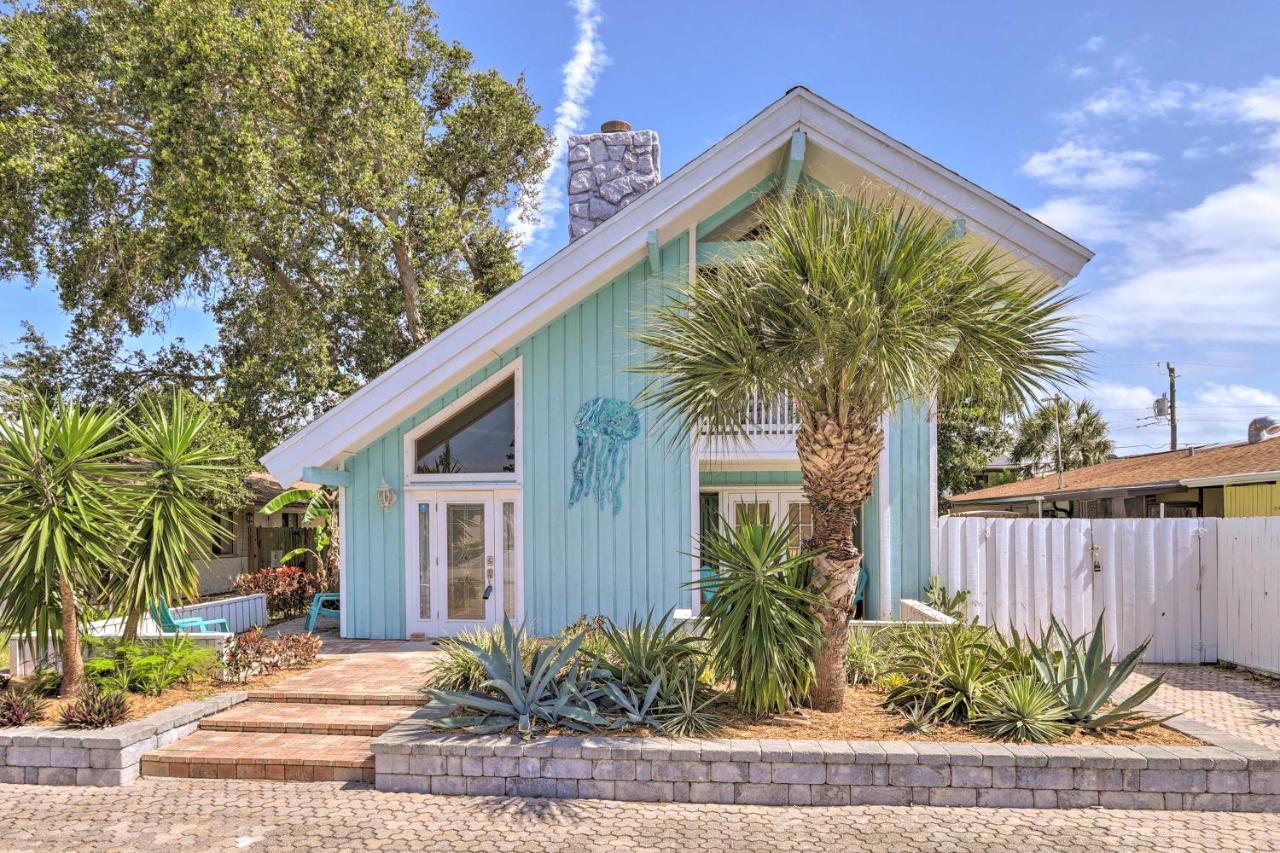 Holiday home With Pool - Walk To Beach!