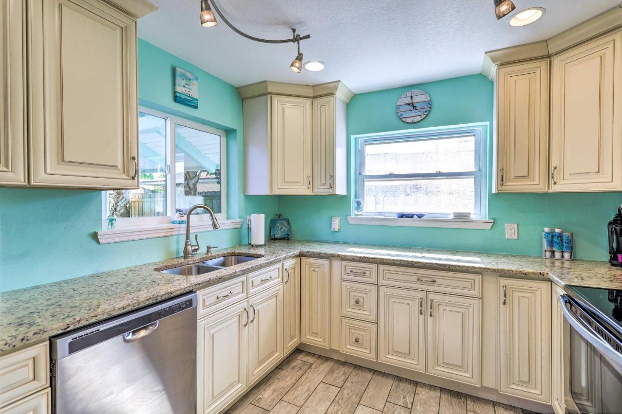 With Pool - Walk To Beach! Holiday home Cape Canaveral