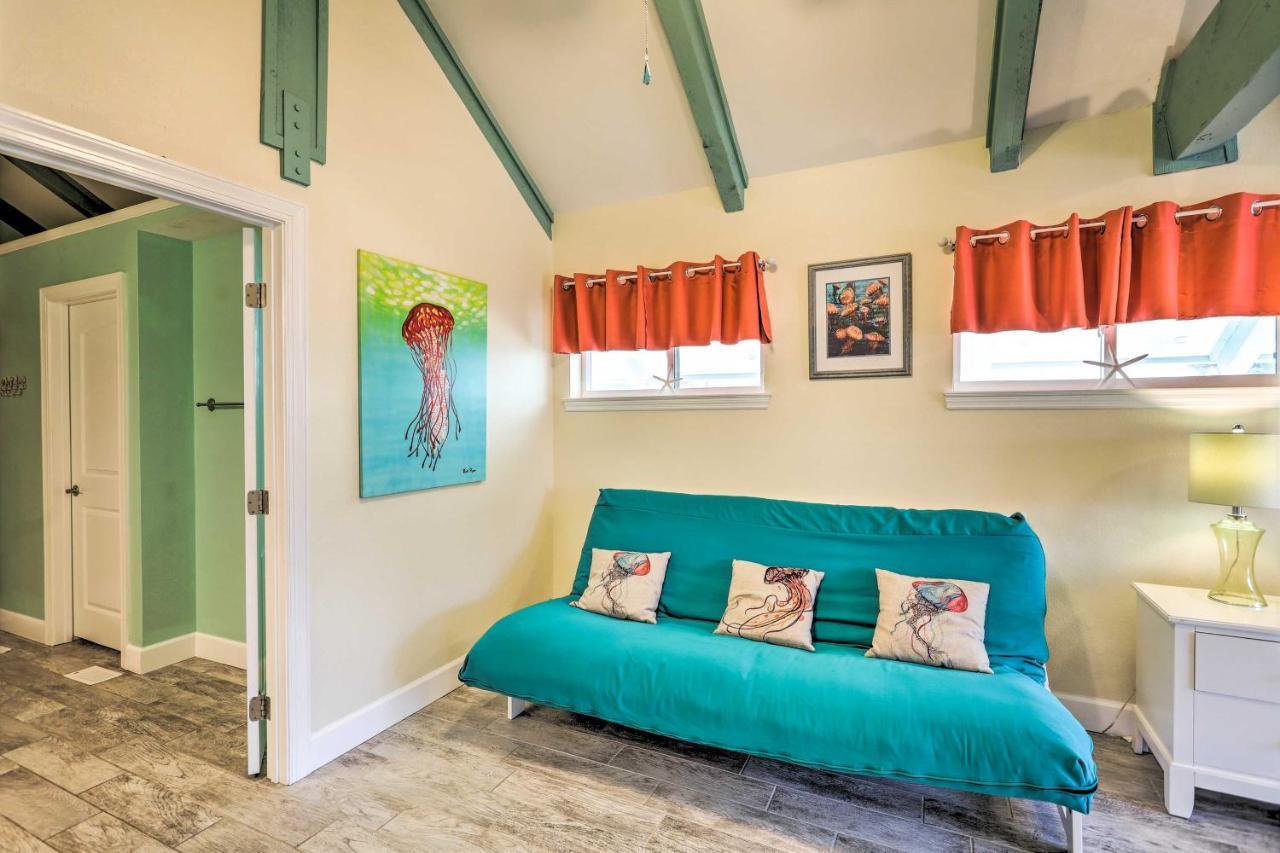 Holiday home With Pool - Walk To Beach!
