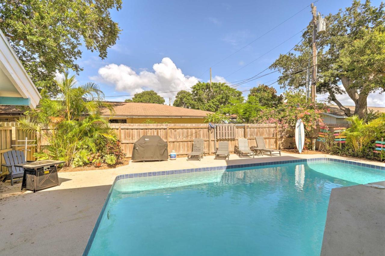 Holiday home With Pool - Walk To Beach!