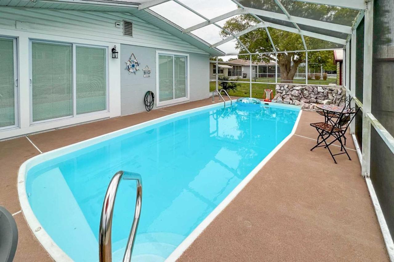 Holiday home Renovated Oasis With Lanai And Grill!