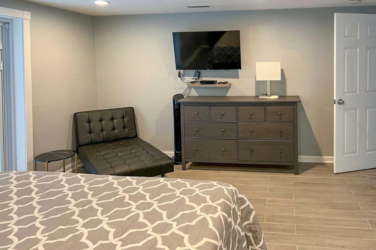 Holiday home Renovated Oasis With Lanai And Grill! Port Richey