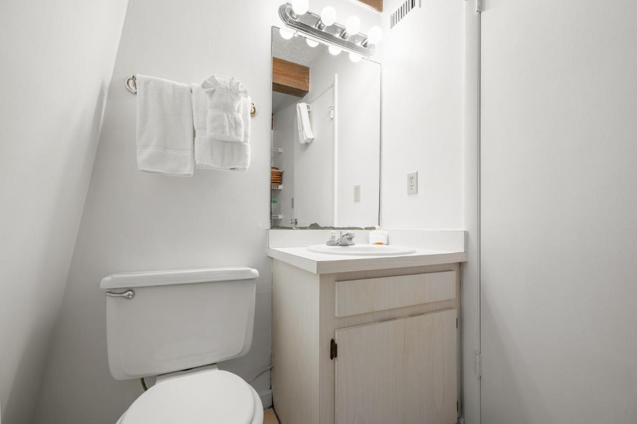 Oasis House, 2 Bedrooms, Sleeps 6, Front, Hdtv, Wifi Holiday home