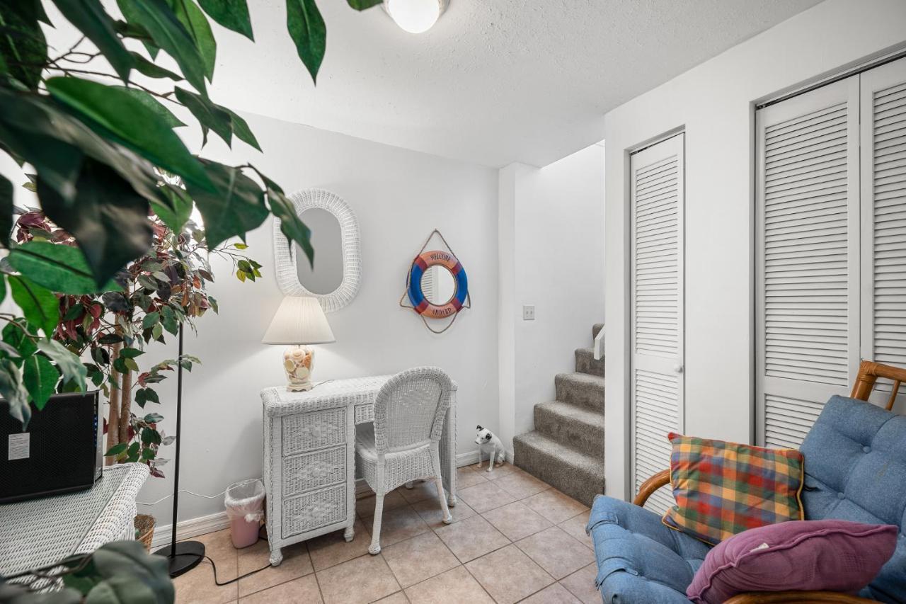 Oasis House, 2 Bedrooms, Sleeps 6, Front, Hdtv, Wifi Flagler Beach