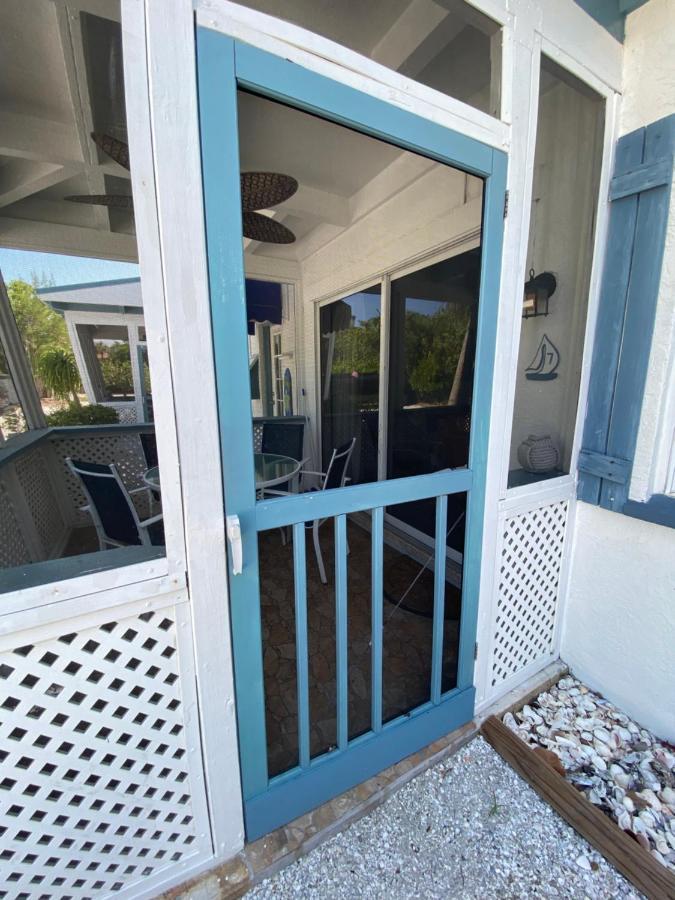 Motel Tropical Winds Beachfront And