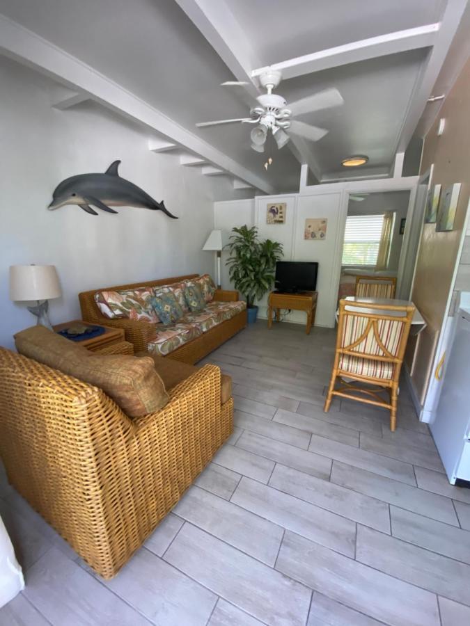 Motel Tropical Winds Beachfront And 3*