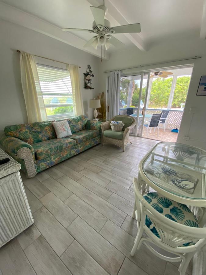 Motel Tropical Winds Beachfront And 3*