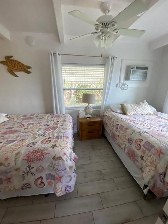 Tropical Winds Beachfront And Motel
