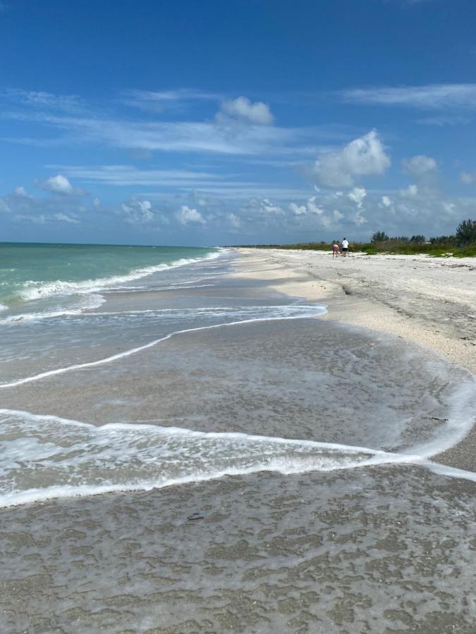 Motel Tropical Winds Beachfront And