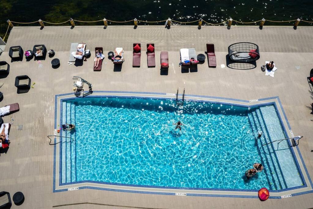 Apartment 2bd 2ba @beachwalk W/pool Hallandale Beach