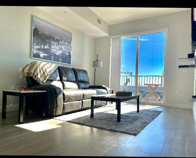 Breathtaking Penthouse Views Of Downtown *