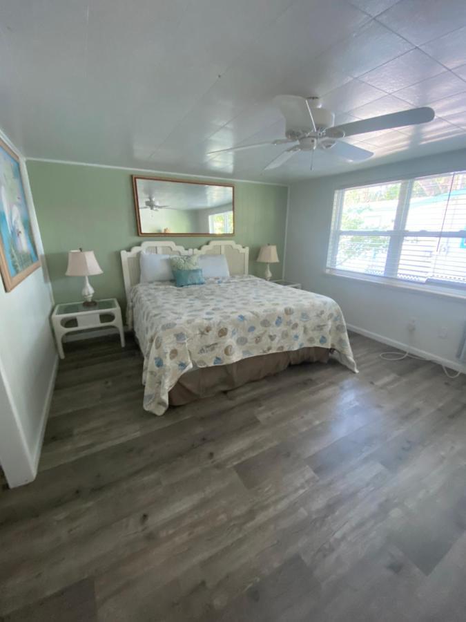 Motel Tropical Winds Beachfront And 3*