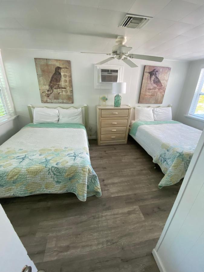 Tropical Winds Beachfront And Motel