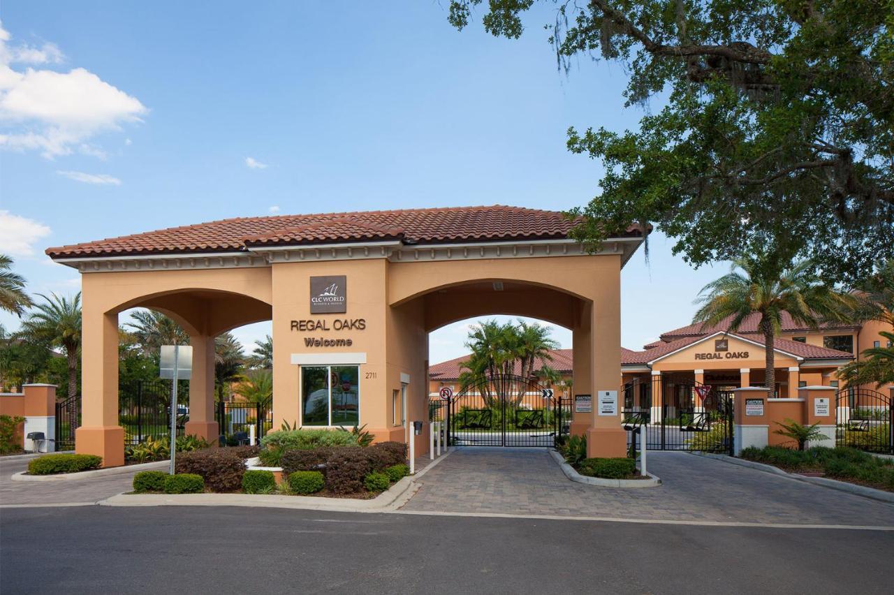 Upscale 2br Lakefront Townhome - Private Hot Tub! Holiday home *