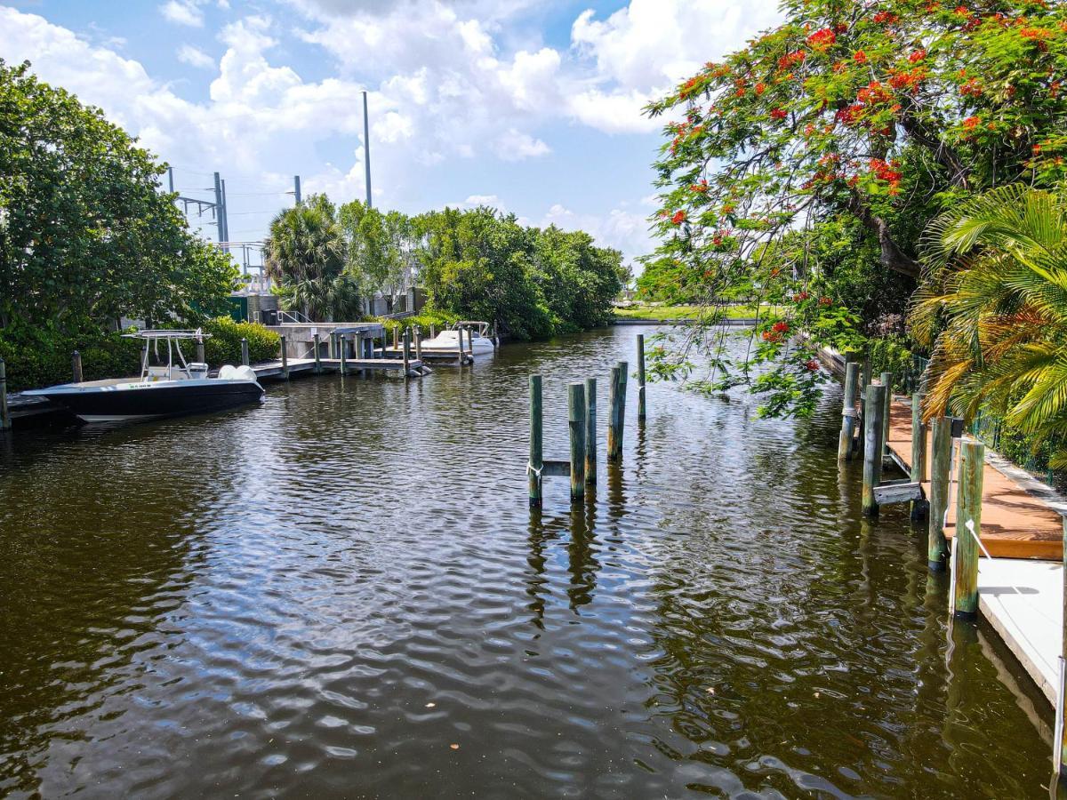 Villa Waterfront Pool With Sailboat Access
