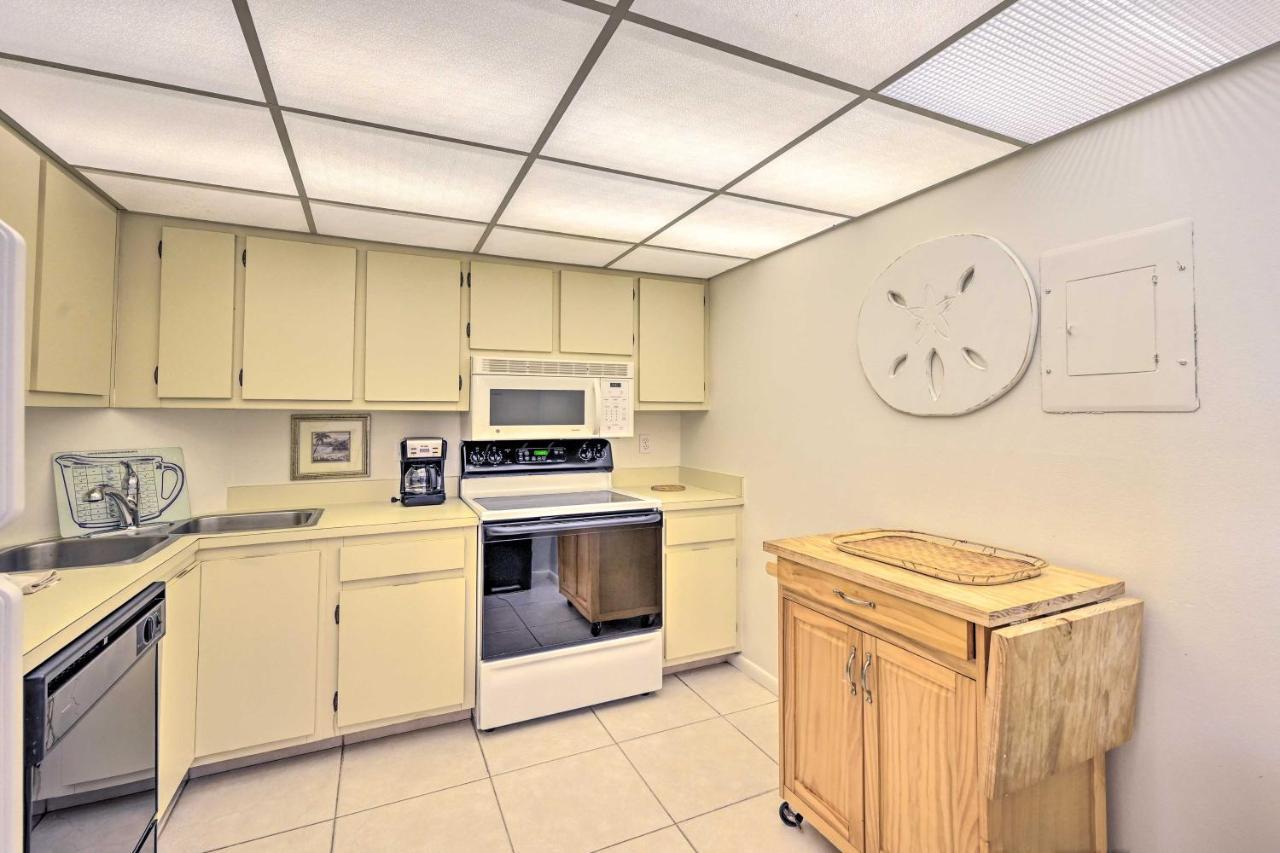 Beachfront With Pool Access! Apartment *