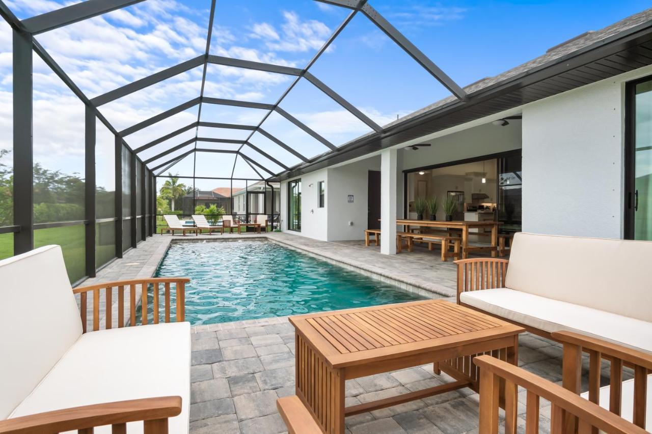 Holiday home Sw Fl Oasis - 4bdr - 3bth - Pool - Game - Sleeps 10 Or More *