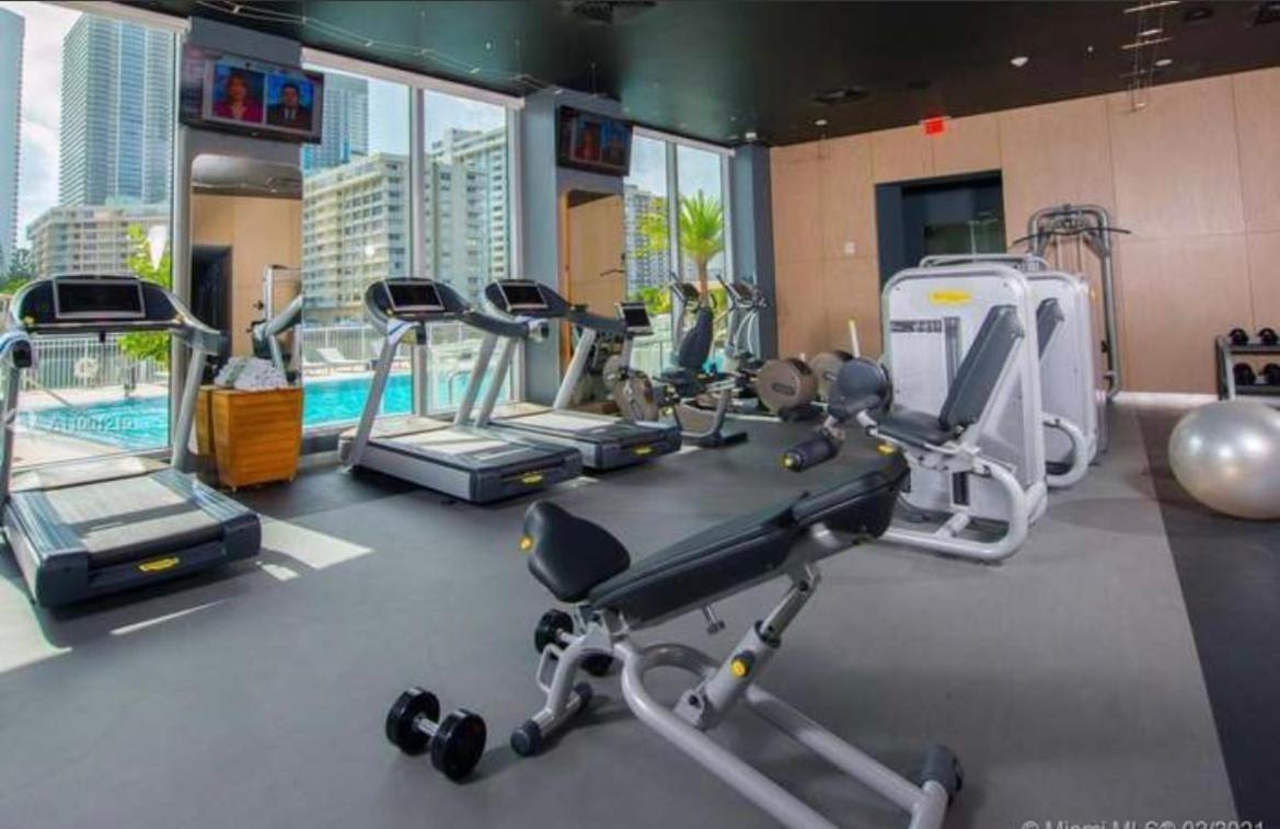 Stunning Penthouse Waterfront 2bd 2ba *