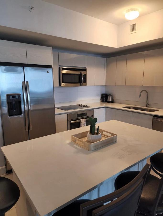 Stunning Penthouse Waterfront 2bd 2ba Aparthotel