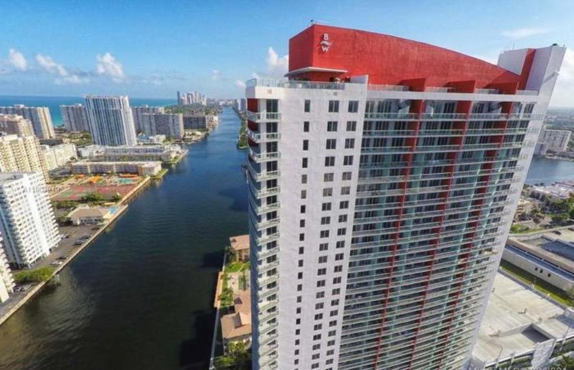 Stunning Penthouse Waterfront 2bd 2ba Aparthotel Hallandale Beach