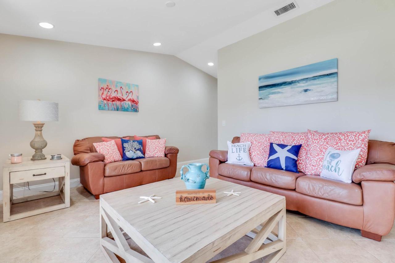 Waterfront Pool With Sailboat Access Villa Cape Coral