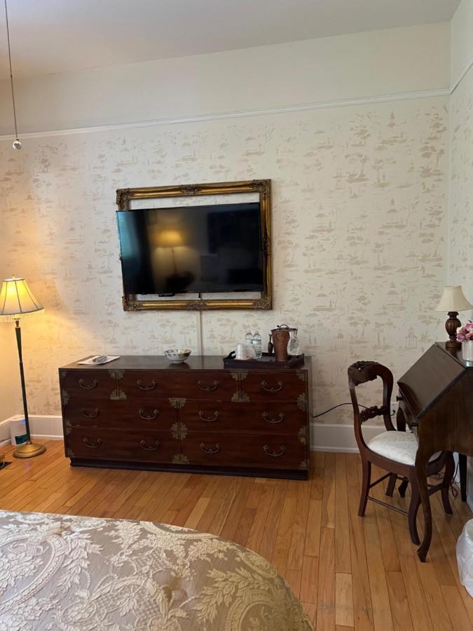 Hoyt House Luxury Bed & Breakfast 4*