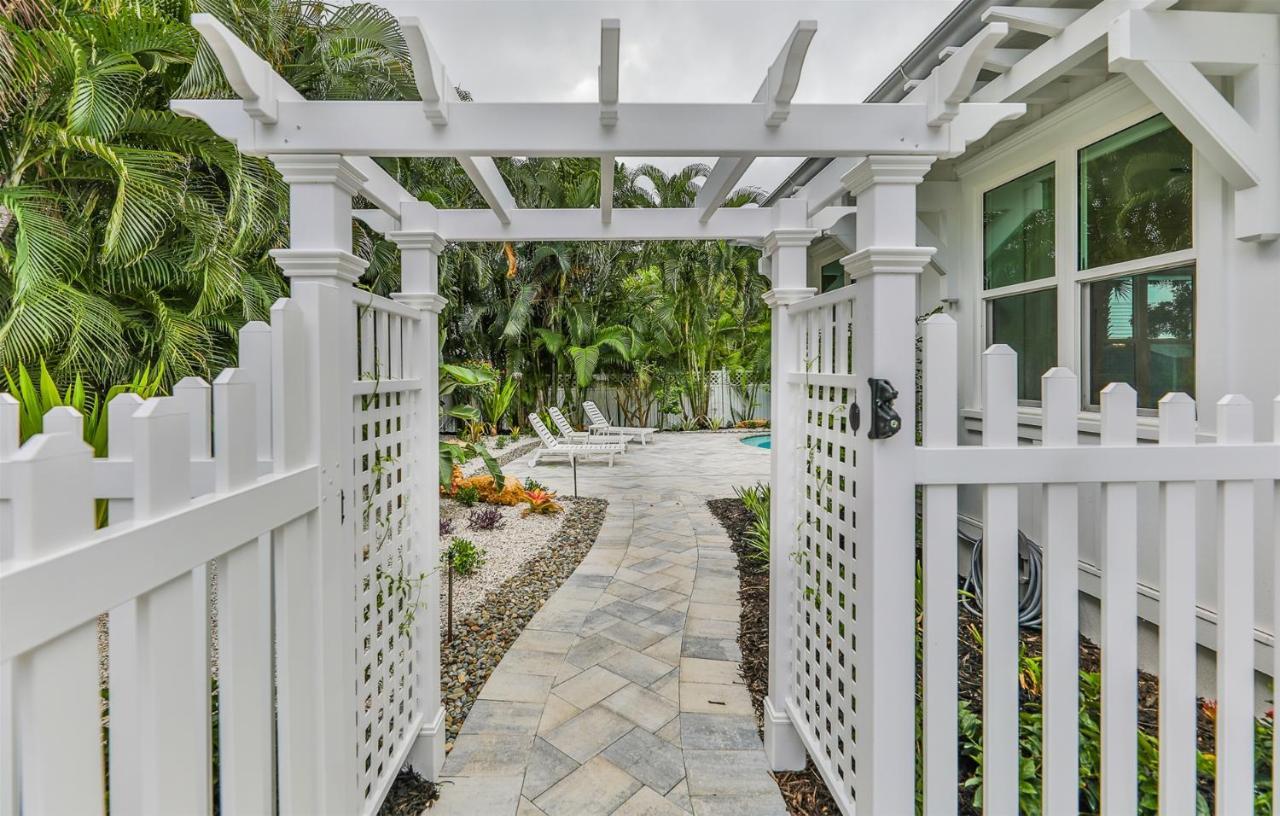 Coral * Captiva Island
