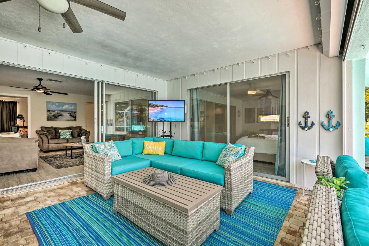 Bright And Breezy Retreat With Pool! Holiday home Cape Coral