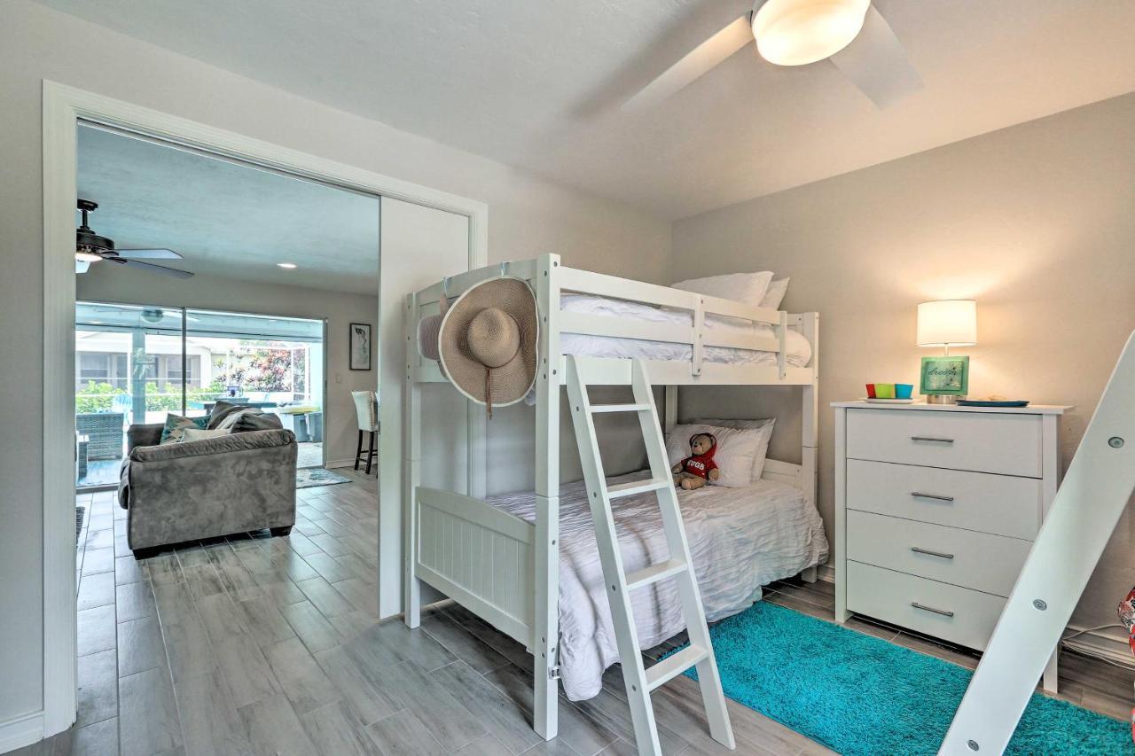 Bright And Breezy Retreat With Pool! Holiday home Cape Coral
