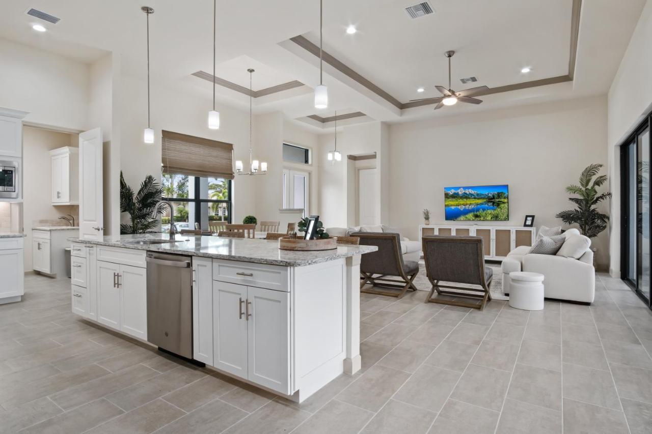 Sw Fl Oasis - 4bdr - 3bth - Pool - Game - Sleeps 10 Or More *
