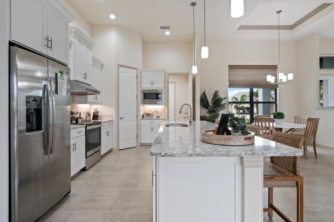 Sw Fl Oasis - 4bdr - 3bth - Pool - Game - Sleeps 10 Or More Holiday home Cape Coral