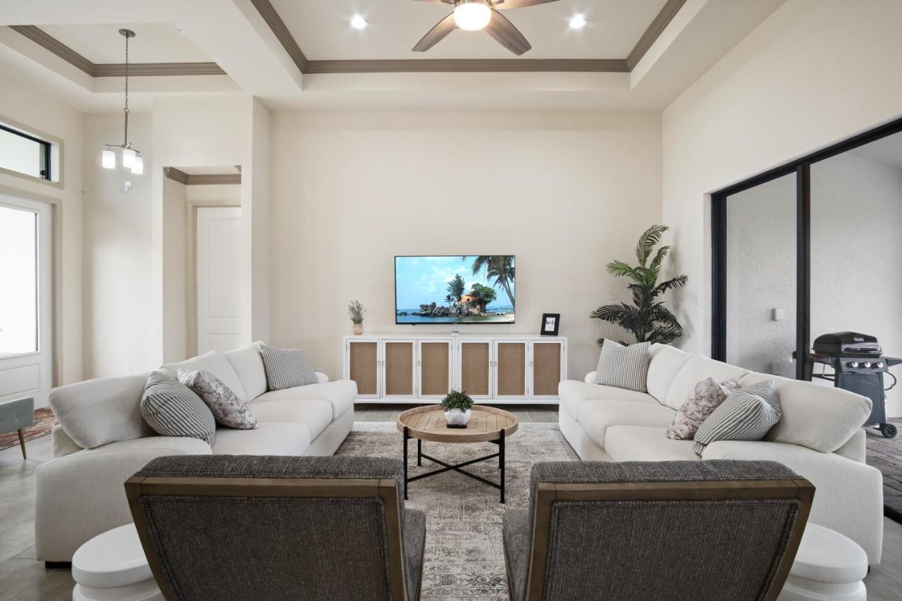 Sw Fl Oasis - 4bdr - 3bth - Pool - Game - Sleeps 10 Or More Holiday home Cape Coral