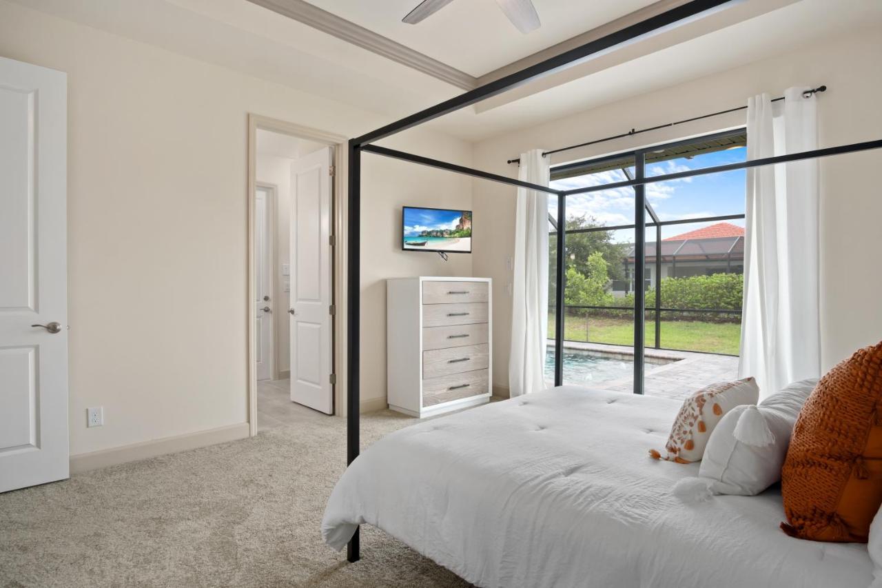 Sw Fl Oasis - 4bdr - 3bth - Pool - Game - Sleeps 10 Or More *