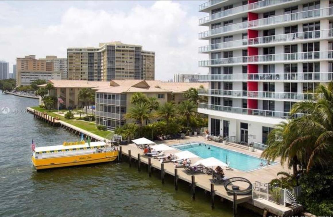 Aparthotel Stunning Penthouse Waterfront 2bd 2ba Hallandale Beach