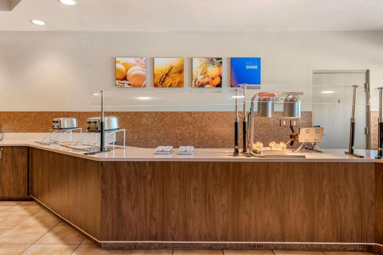 Hotel Comfort Maingate East Celebration