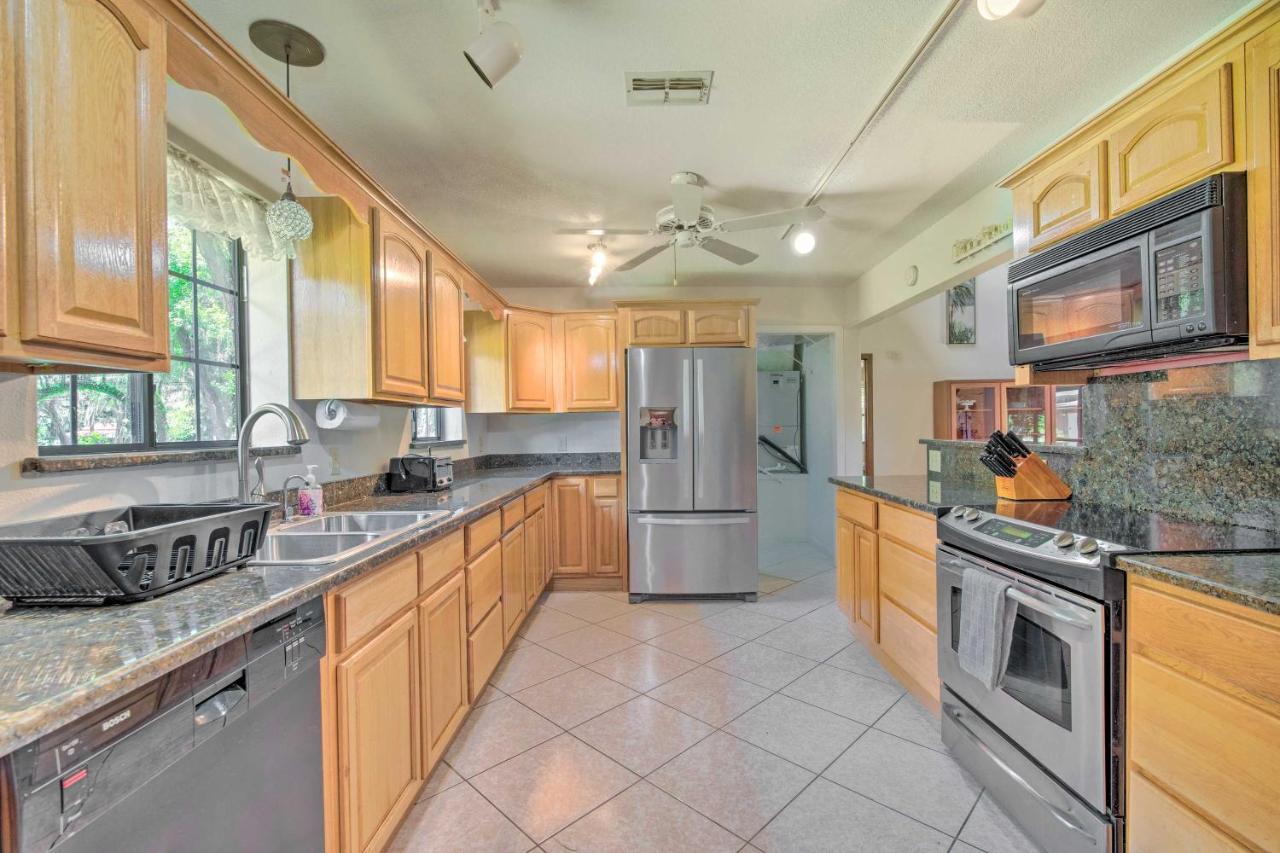 Pet-friendly Retreat With Lake And Dock! Holiday home Inglis