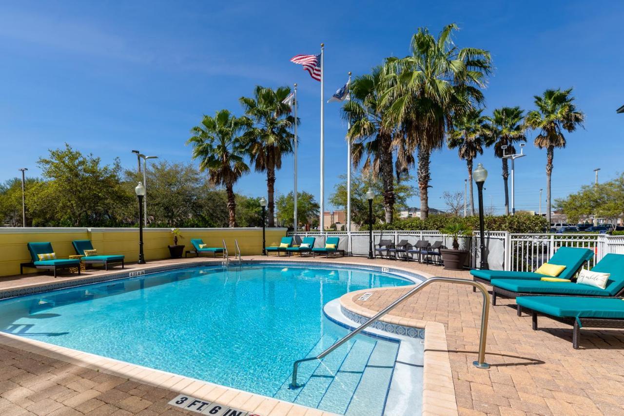 Hampton & Deerwood Park Hotel