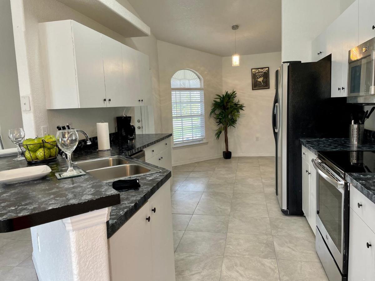 Holiday home Cozy Spacious 4bd With Garden Tub Near
