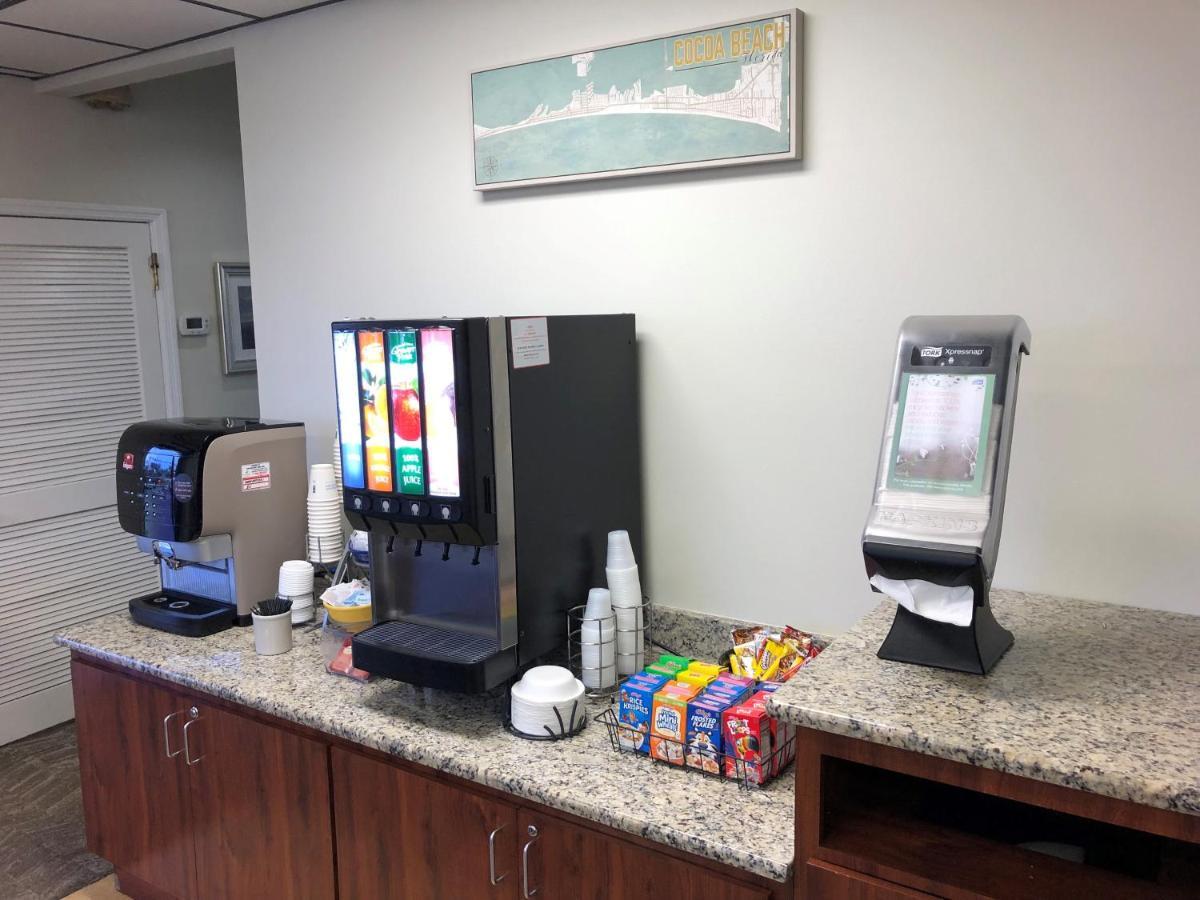 Days By Wyndham Cocoa Port Canaveral Motel 2*