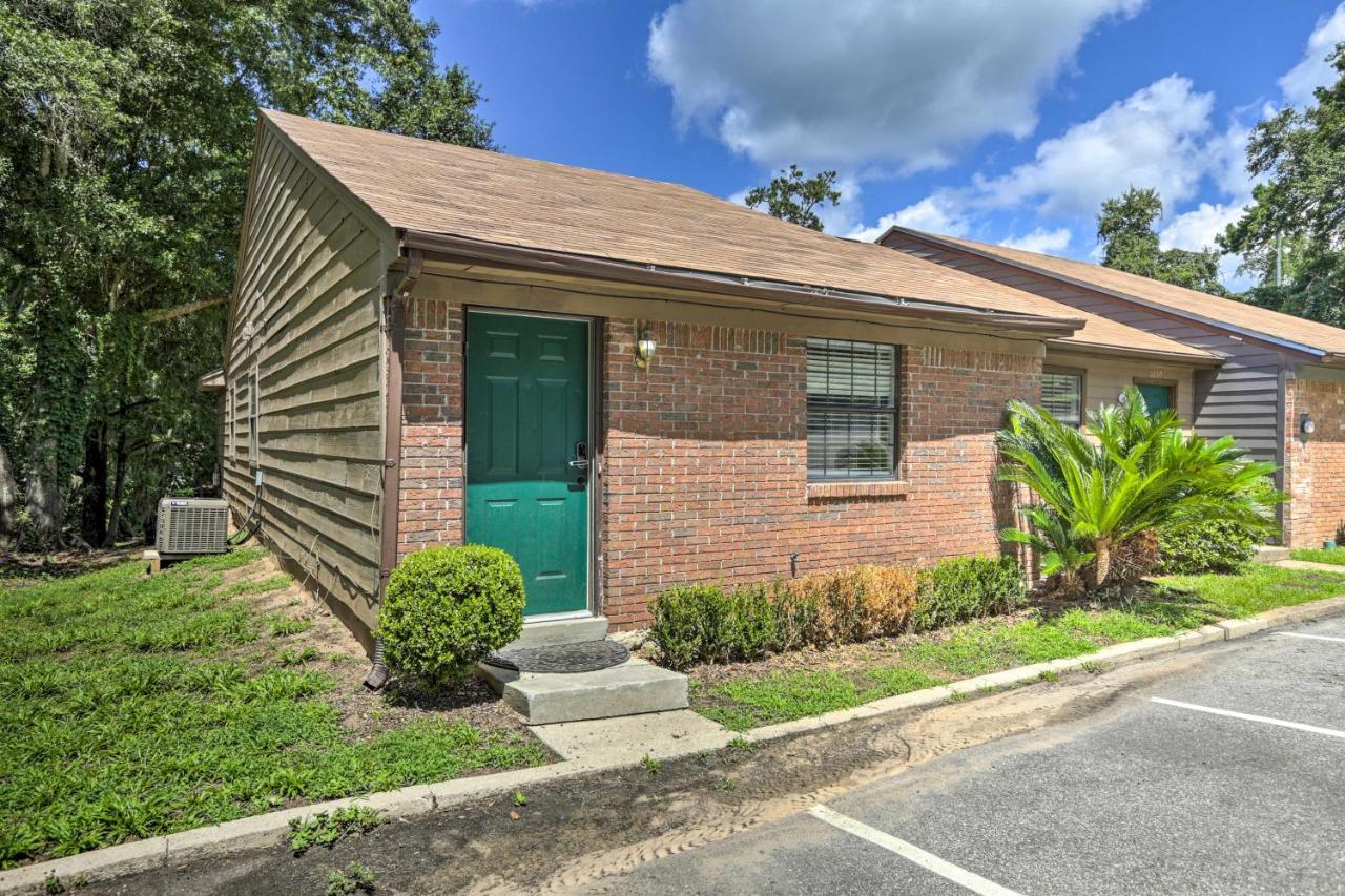 Quaint Townhome About 2 Mi To Fsu! Holiday home *
