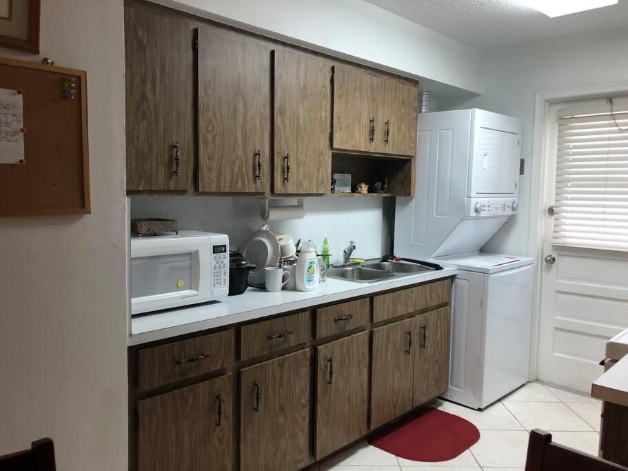 Walk To The Avenue And The Holiday home Delray Beach