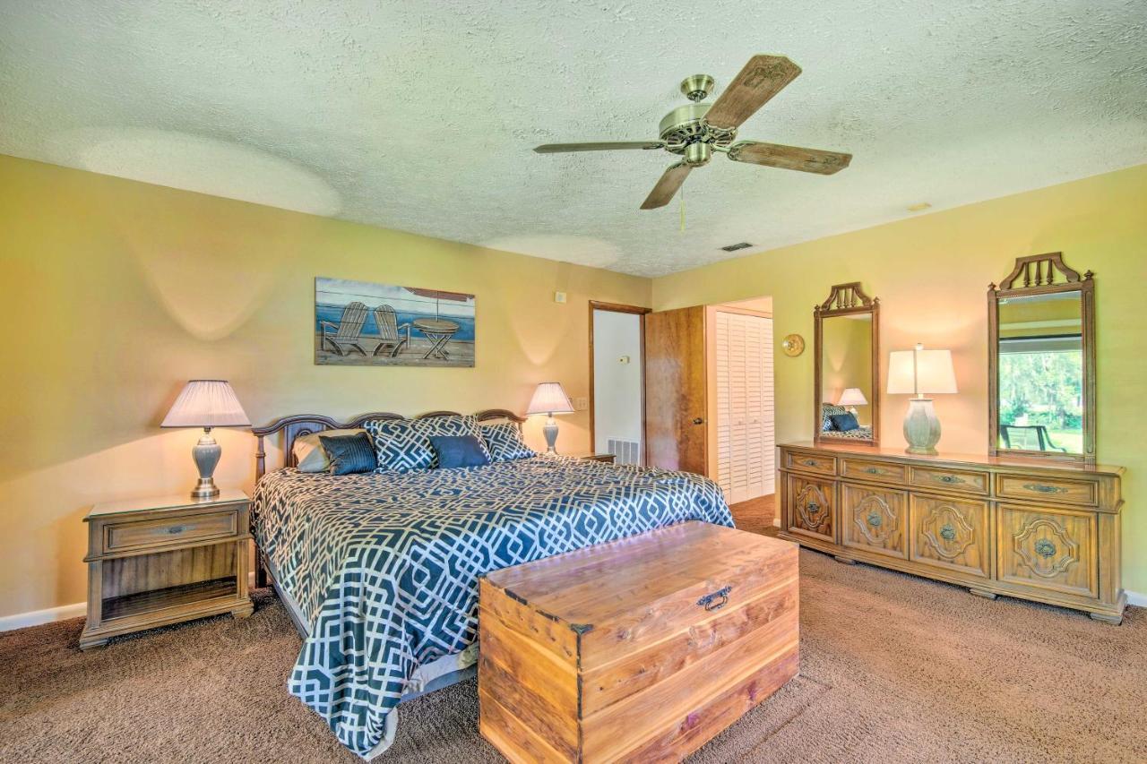 Holiday home Pet-friendly Retreat With Lake And Dock!