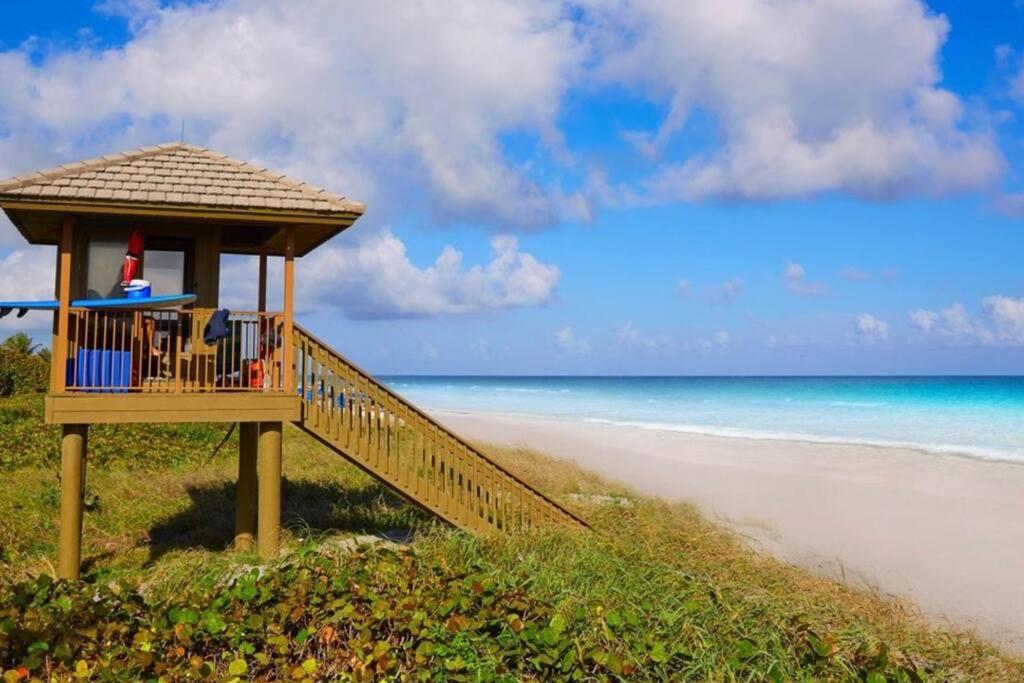 Walk To The Avenue And The Delray Beach